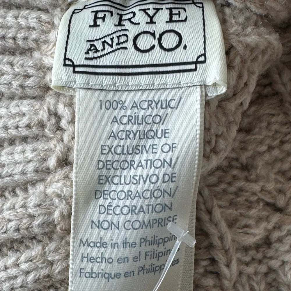 Frye & Co Cable Knit Beanie Pom Pom Hat Oatmeal NWT Fits Teens/ Small
